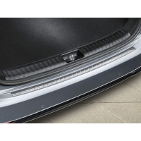 Rear bumper trim line, chrome optic