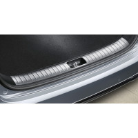 Trunk sill trim line, brushed