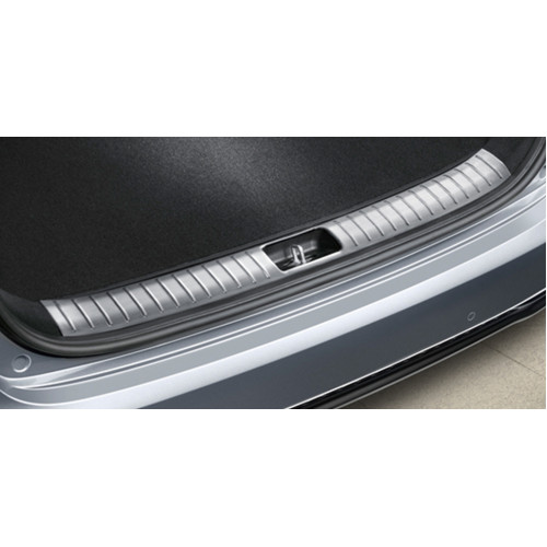 Trunk sill trim line, brushed