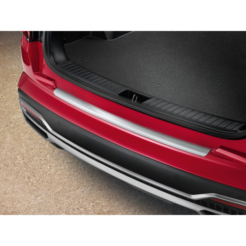 Rear bumper trim line, satin chrome optic