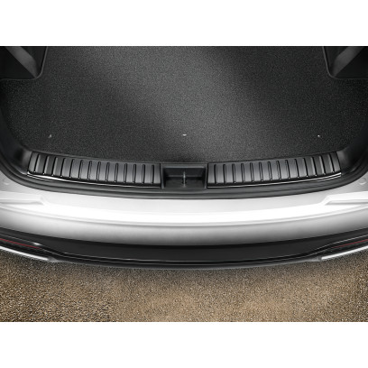 Trunk sill trim line, piano black